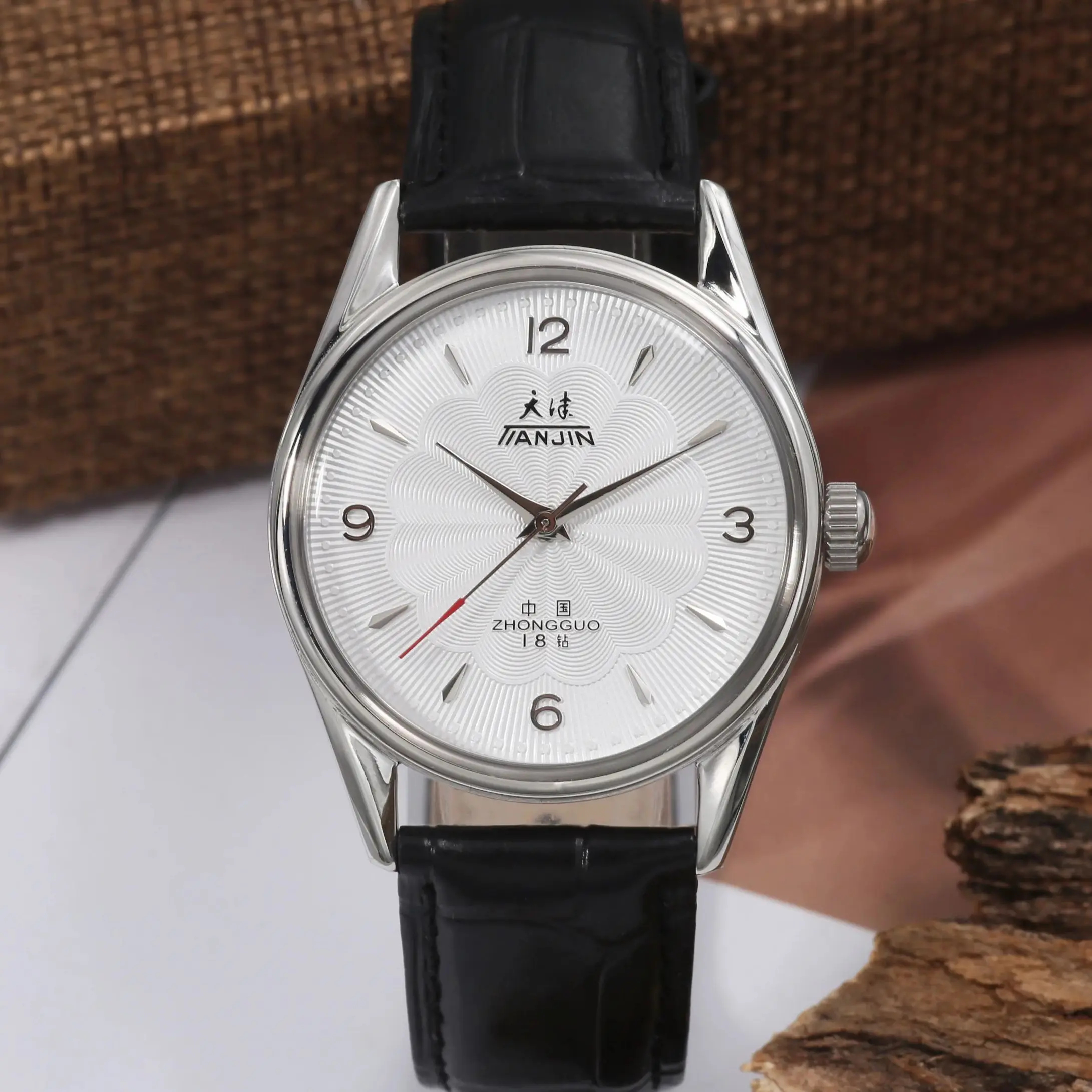 นาฬิกาข้อมือผู้ชายแบบไขลาน Tia - Seiko Watch Presage บทวิจารณ์และราคา